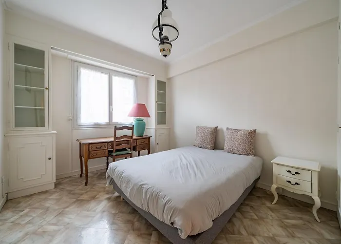Appartement Grand 3 Pieces Calme - - Garage Nice
